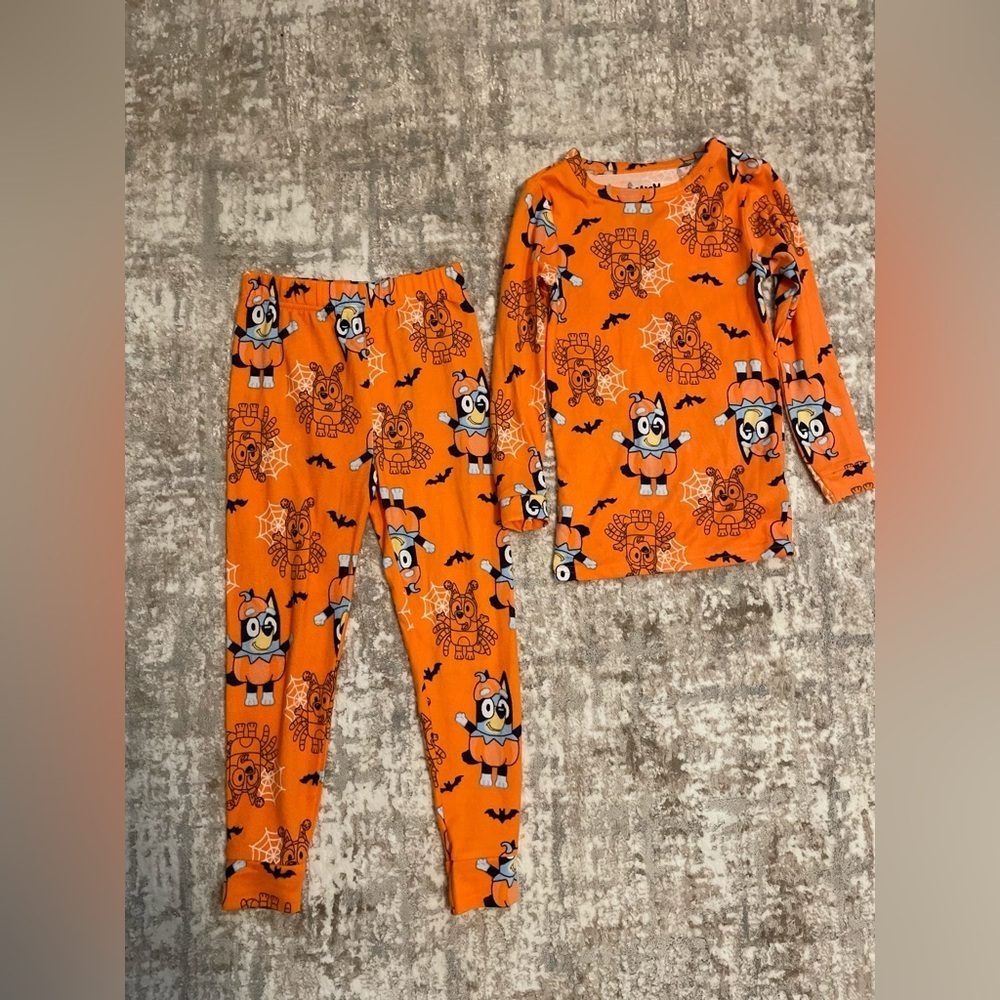 Bluey Orange Kids Halloween Pajama Set with Fun Print size 6-NWOT